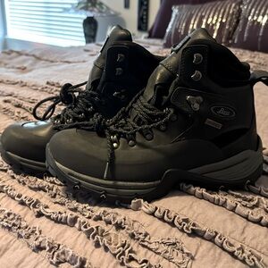NEW Bass LEATHER WATERPROOF boots, black & gray MENS 7M fits WOMENS 9